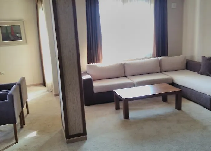 Evelina Palace בנסקו