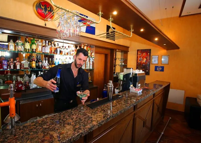 מלון Evelina Palace בנסקו