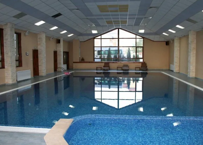 מלון Evelina Palace בנסקו