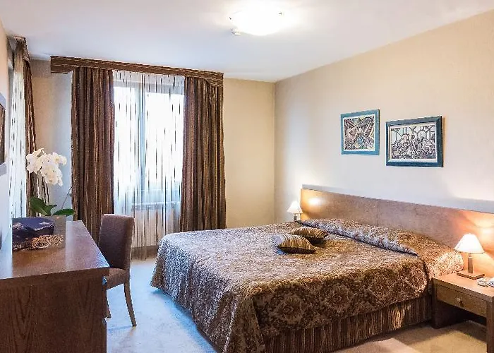 Хотел евелина палас