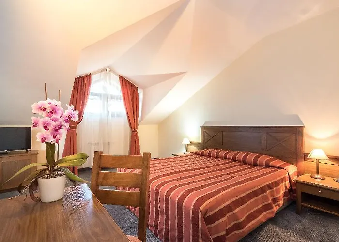 מלון Evelina Palace 4*